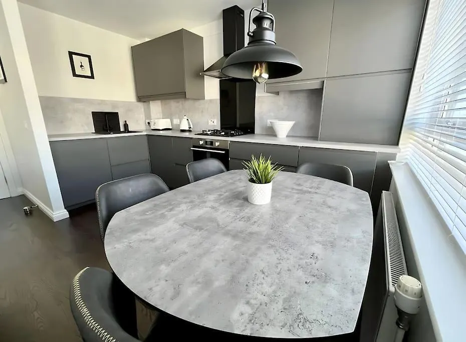 Ultra Modern 2 Bed Apartment In Edinburgh