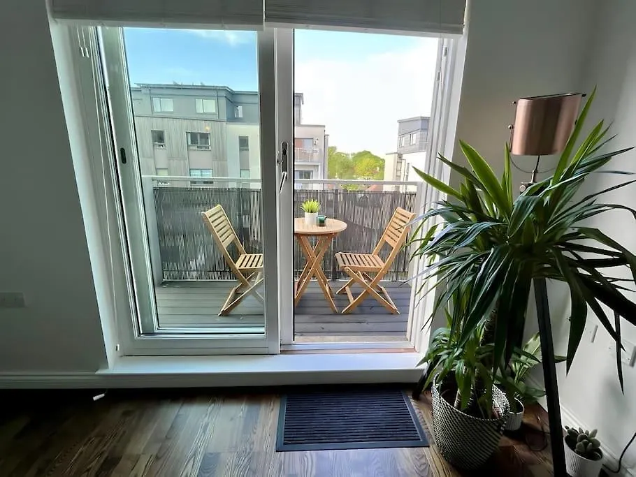 Ultra Modern 2 Bed Apartment In Edinburgh